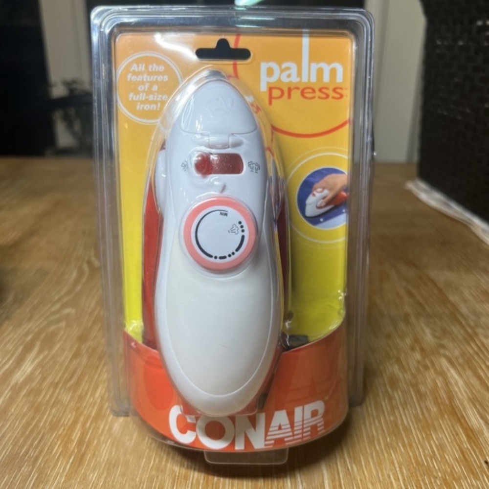 NEW Conair Palm Press Compact Steam Travel Clothes IRON‎ DPP300TCS NIP - B29